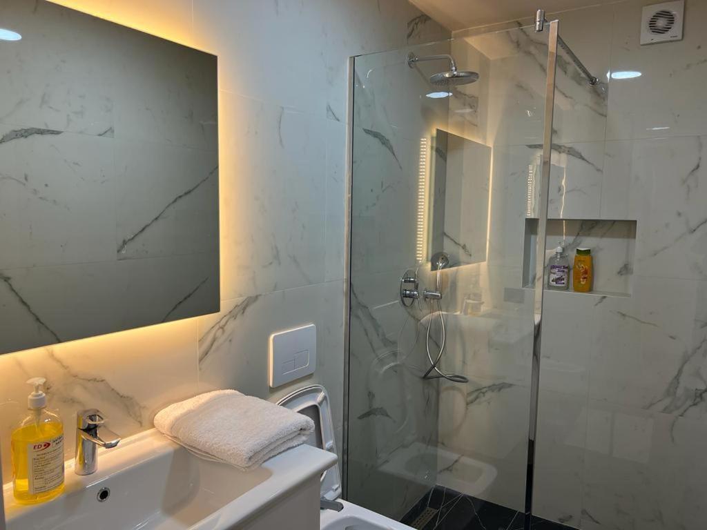 Djakbe Hotel Tiran Dış mekan fotoğraf